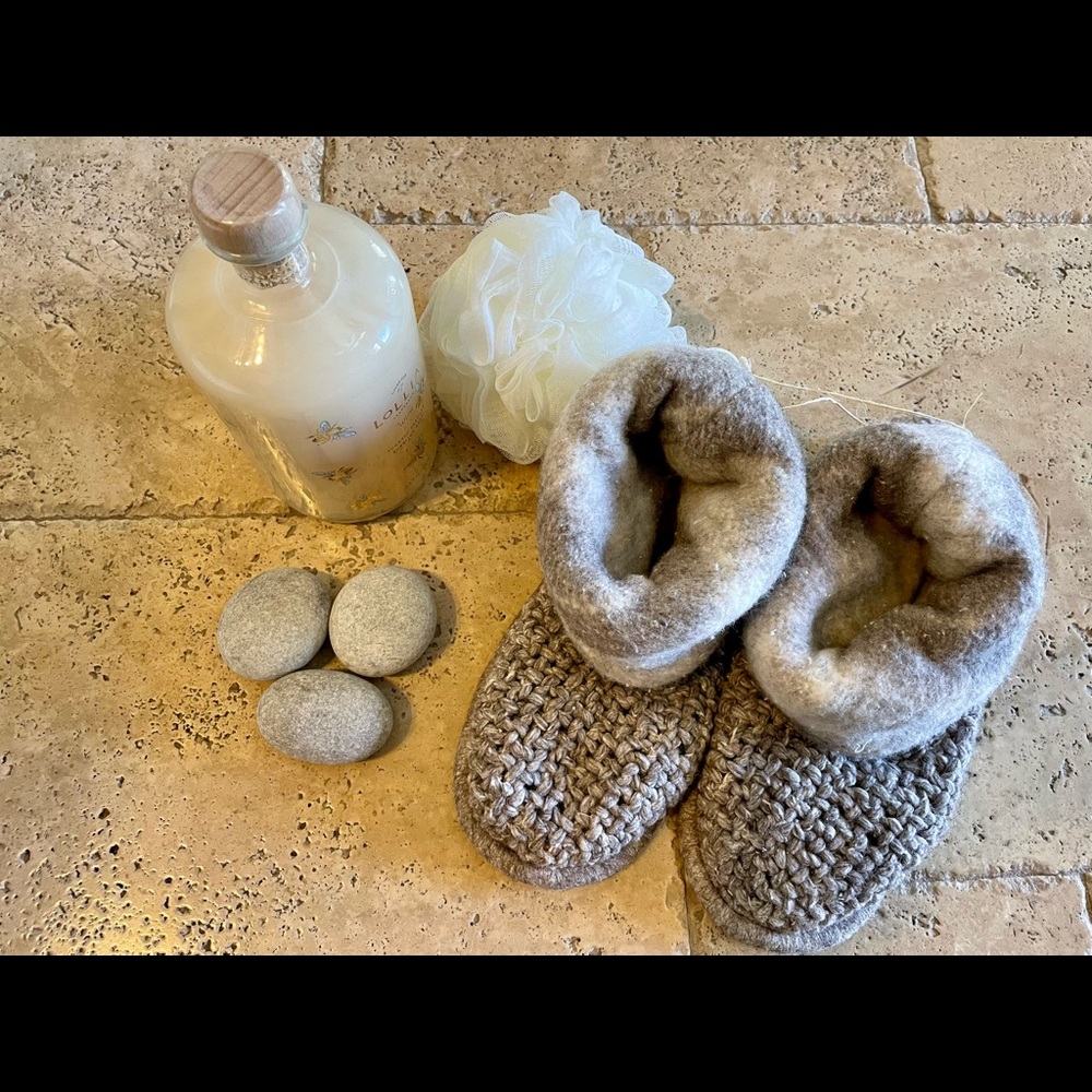 Snuggs Booties; Beautiful Organic Gray Spa Slippers in Honor of Earth 🌍 Day NWT